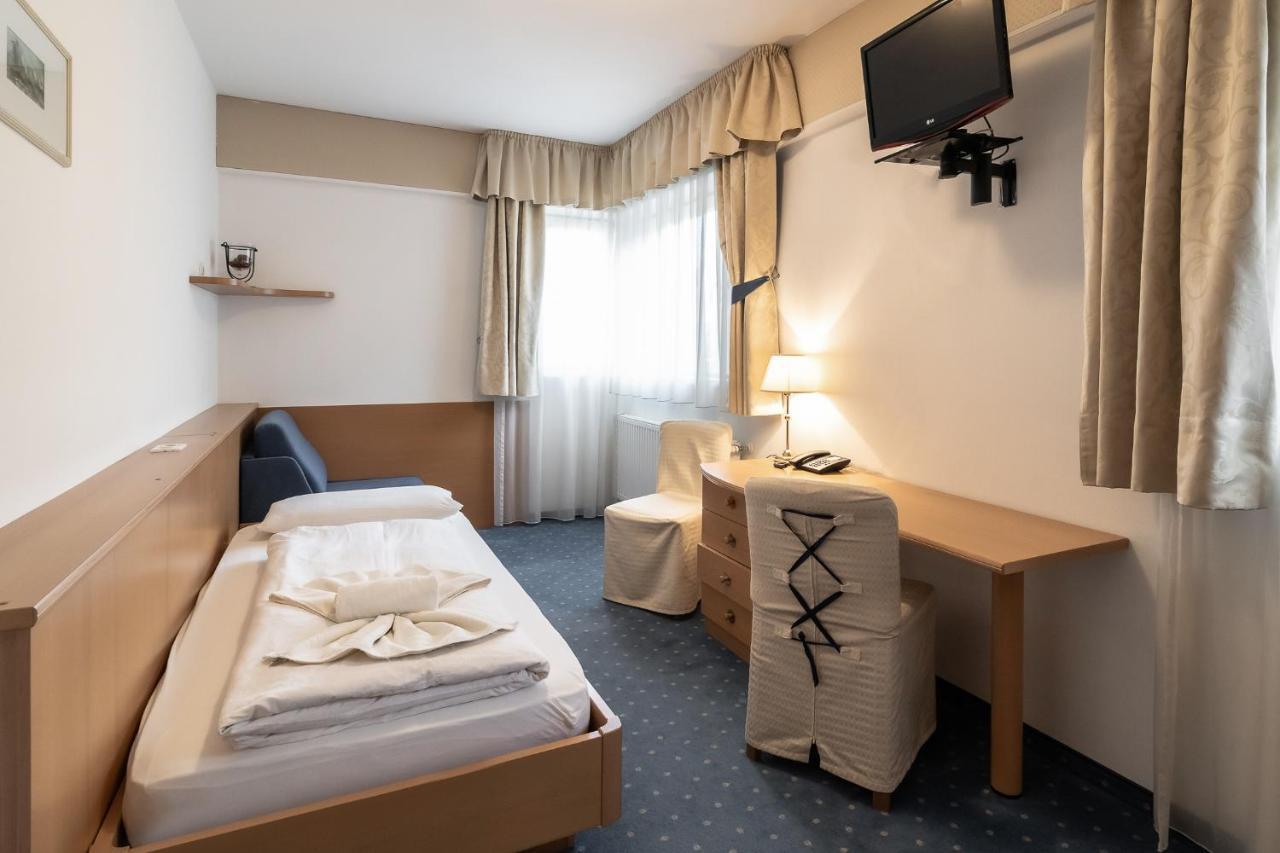 Triple Room,978793285:JPEG
